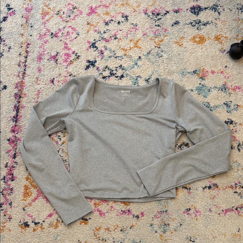 Hollister Women's Light Gray Long Sleeve Tee